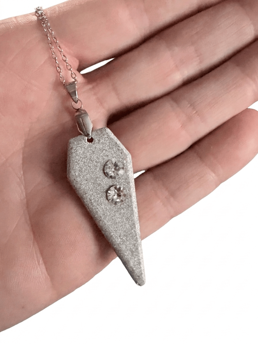 Betonschmuck Anhänger "Dracon Shiny" - Betoniqua - Betonschmuck Store - Steffen Ehrhardt Design
