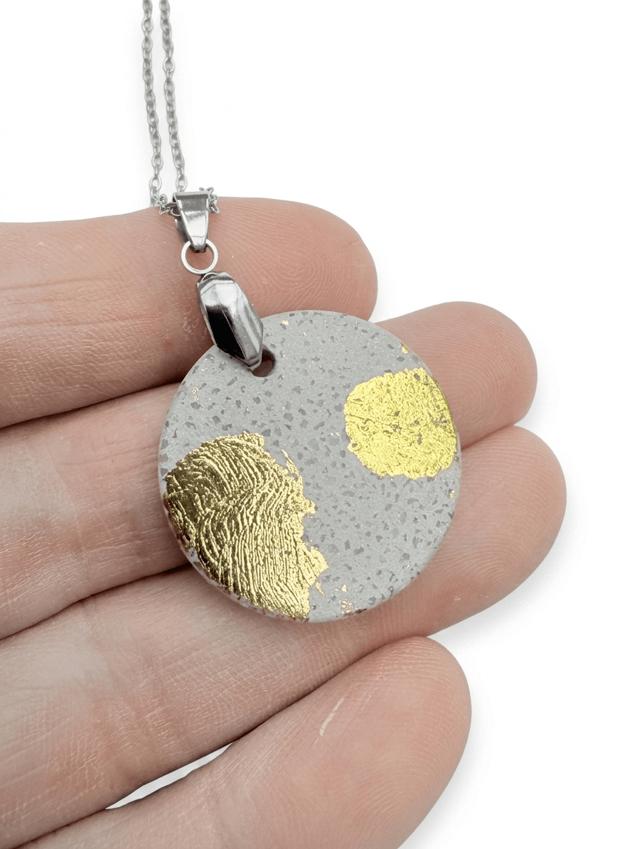 Betonschmuck Anhänger "Disk Gold" - Betoniqua - Betonschmuck Store - Steffen Ehrhardt Design