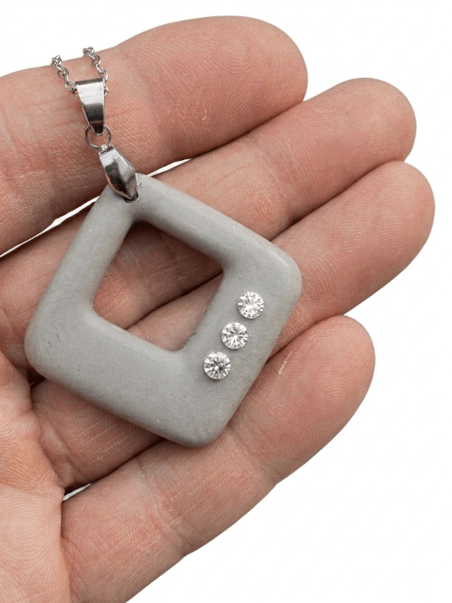 Betonschmuck Anhänger "Quadra Shiny" - Betoniqua-Betonschmuck Store