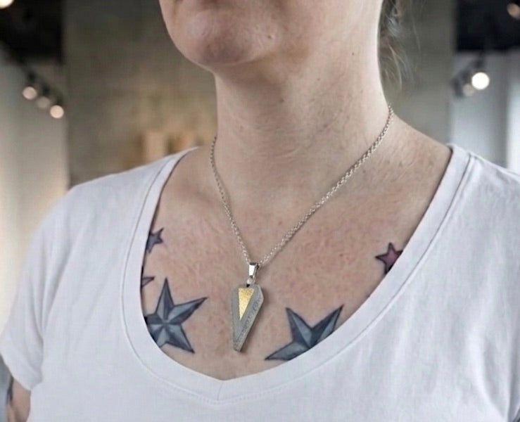 Betonschmuck Anhänger Dracon Gold