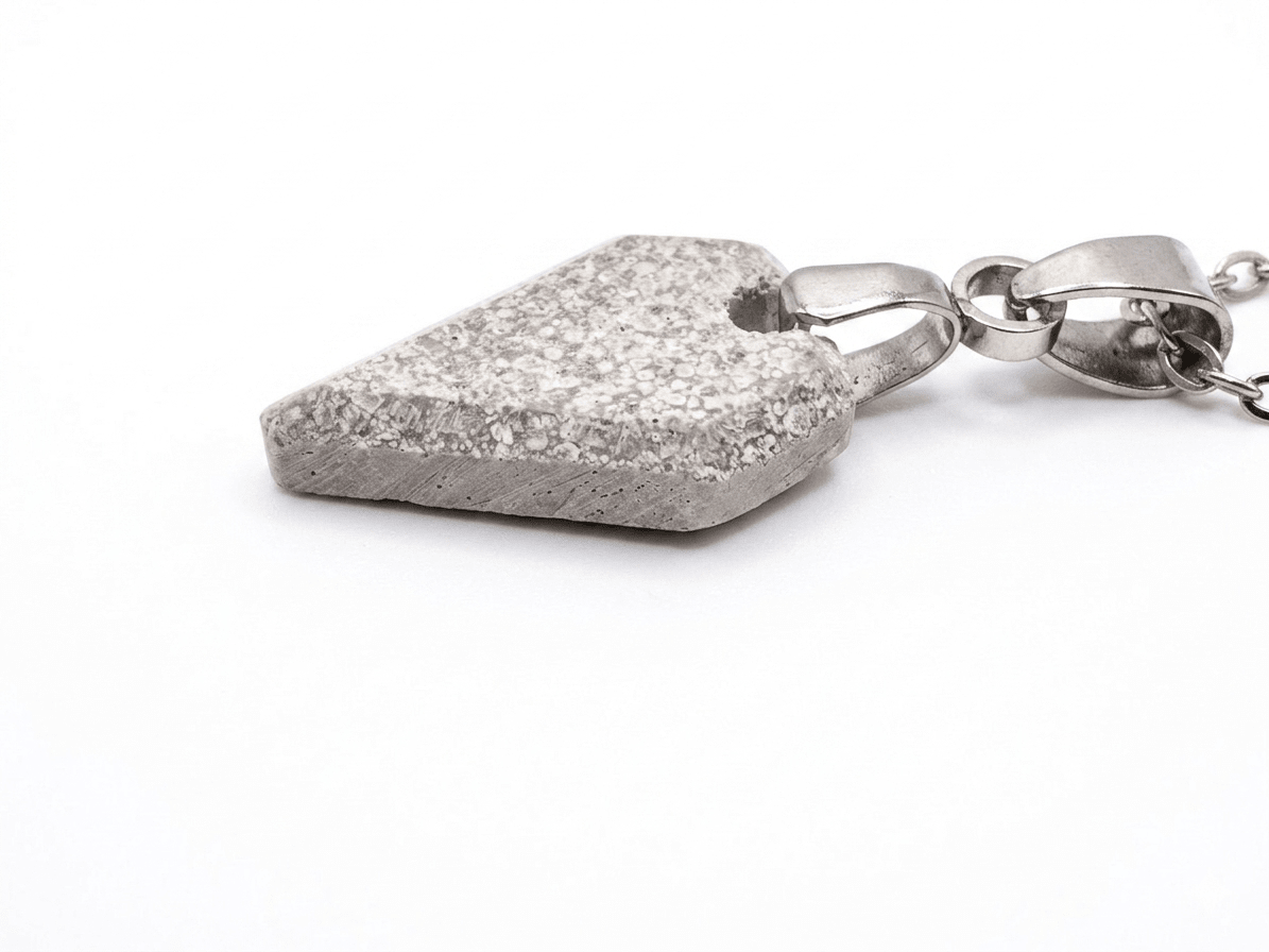 Betonschmuck Anhänger "Dracon Pur mini" - Betoniqua - Betonschmuck Store