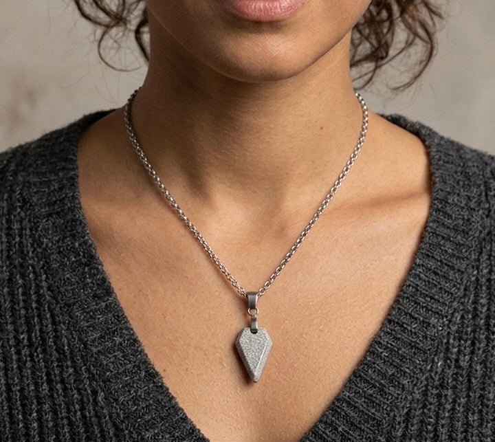 Betonschmuck Anhänger "Dracon Pur mini" - Betoniqua - Betonschmuck Store