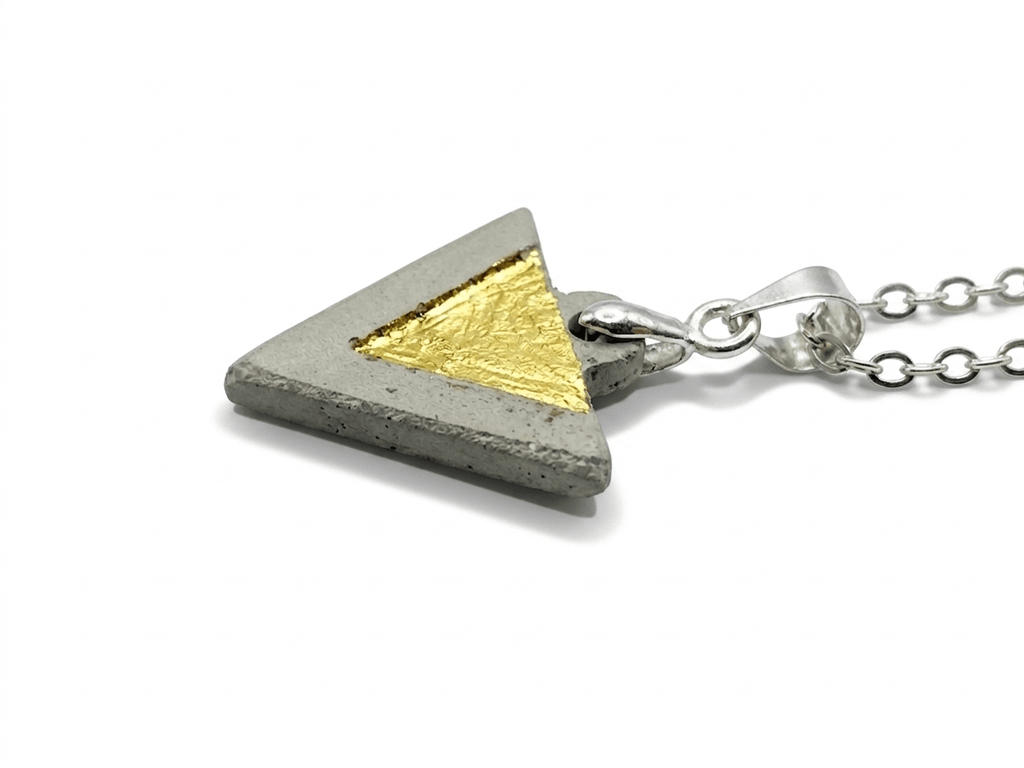 Betonschmuck Anhänger "Tricon. Gold" - Betoniqua - Betonschmuck Store